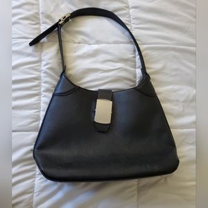EUC CALVIN KLEIN BLAG SHOULDER BAG